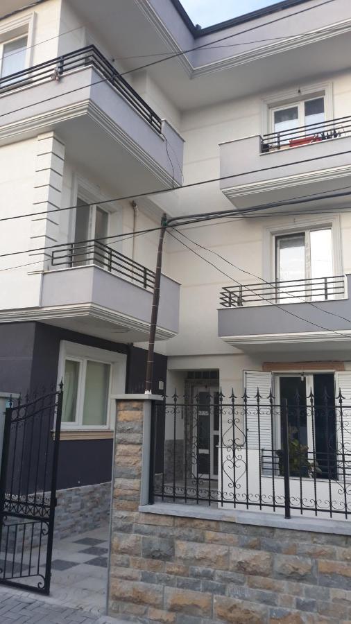 Odise'S Suite Корча Экстерьер фото