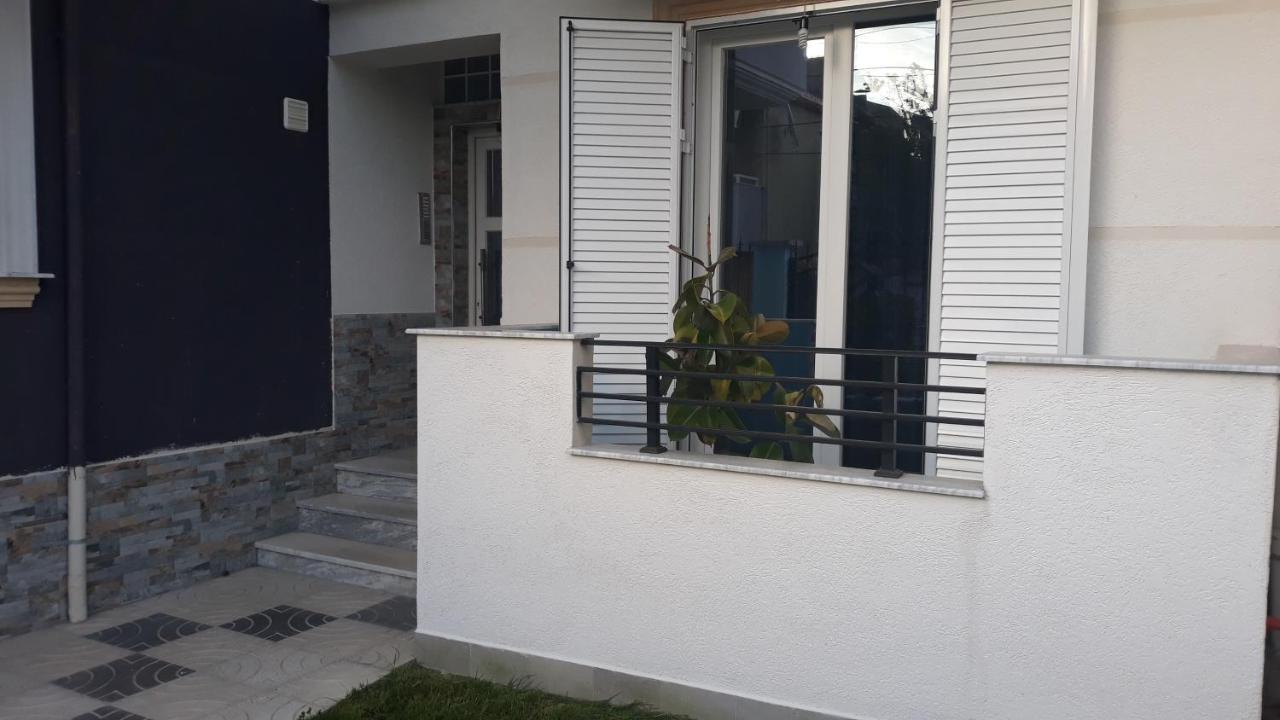 Odise'S Suite Корча Экстерьер фото