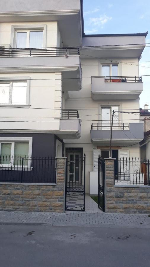 Odise'S Suite Корча Экстерьер фото